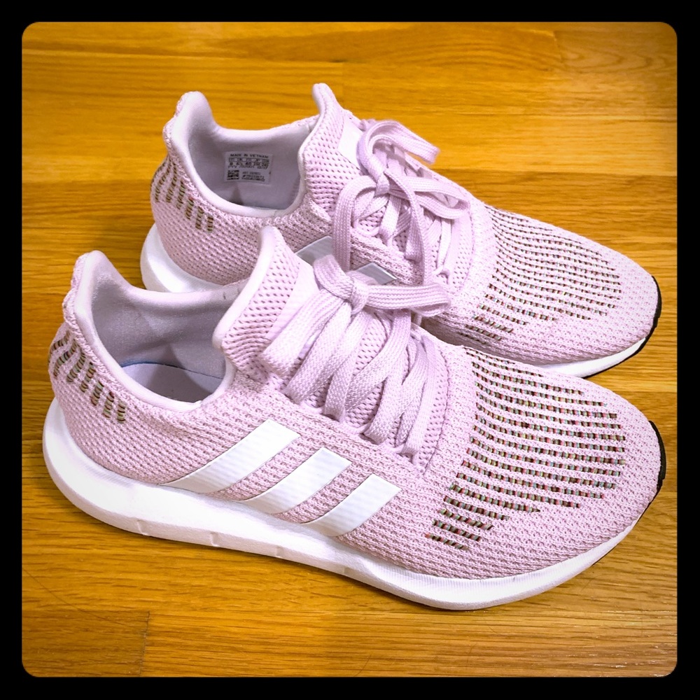 Adidas Swift Run in Pink